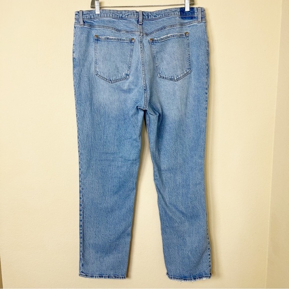 Abercrombie & Fitch The '90s Straight Ultra High Rise Distressed Jeans - Picture 6 of 11